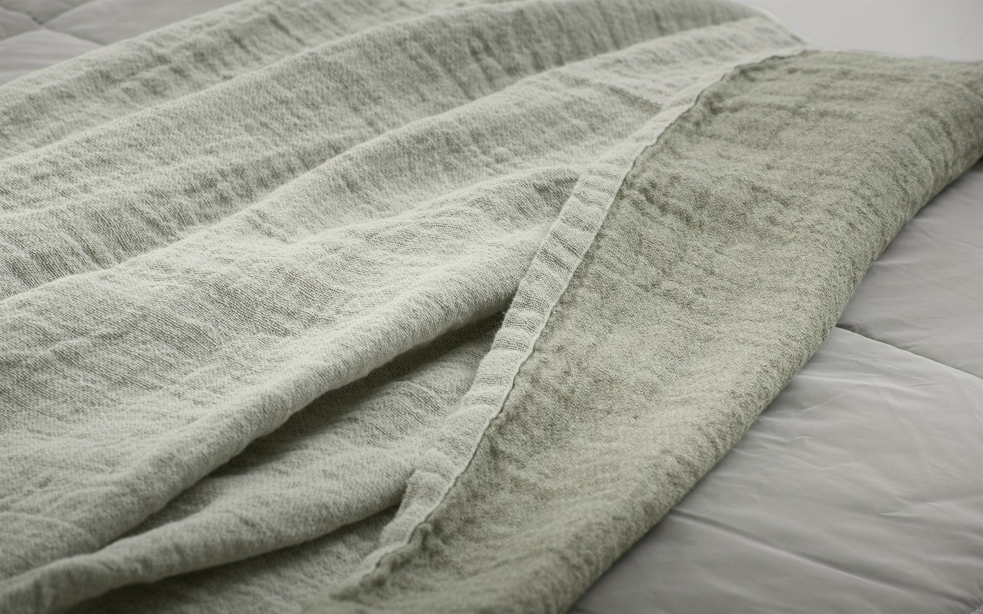 Mrs.Me home couture - coverlet Wave Eucalyptus linen upcycled cotton detail1 web